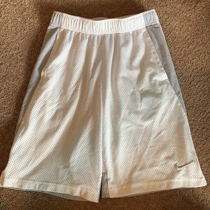 Nike Shorts - Boys L